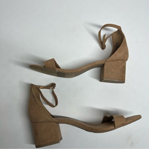 Candie’s Womens Tan Faux Suede  Sandals Size 9,5 M EUC Block Heel Ankle Strap - Picture 11 of 15